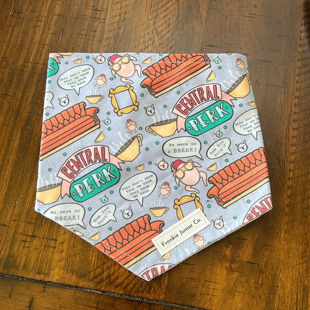 🐶 3 for $15🐶 
Friends Bandana size med with snaps